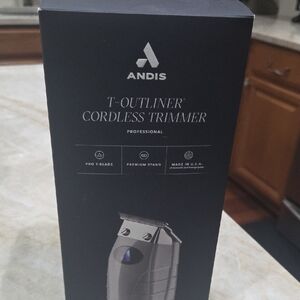 Andis Cordless Trimmer in Silver